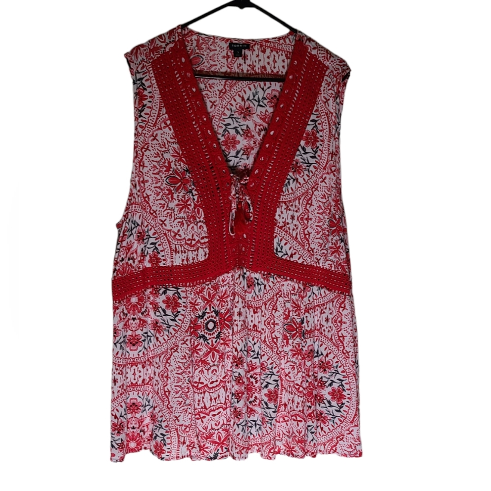 Torrid Babydoll Floral Tank, Lace-up front w/ Crochet details. Red Size 3x